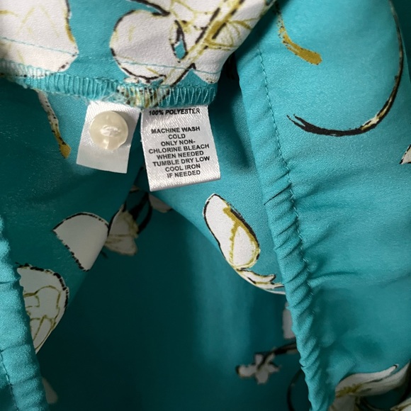 LOFT Large Petite (LP) Floral Blouse🤍 - Picture 4 of 7